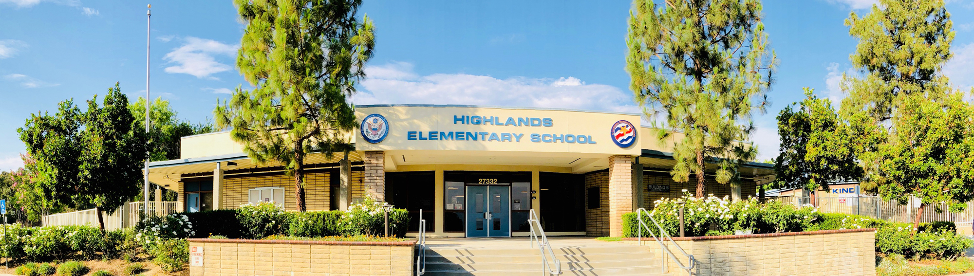 front view of Highlands Elementary School